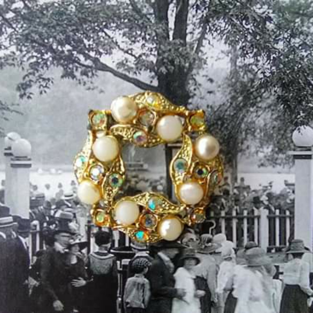 Vintage 1950s 1960s Circle Brooch